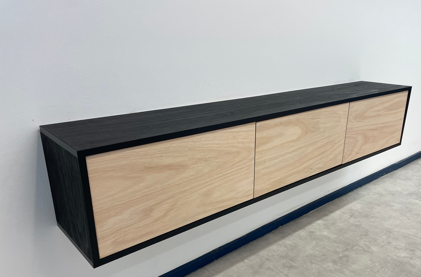 TV Meubel Massief Hout beuken Zwart 3 deuren