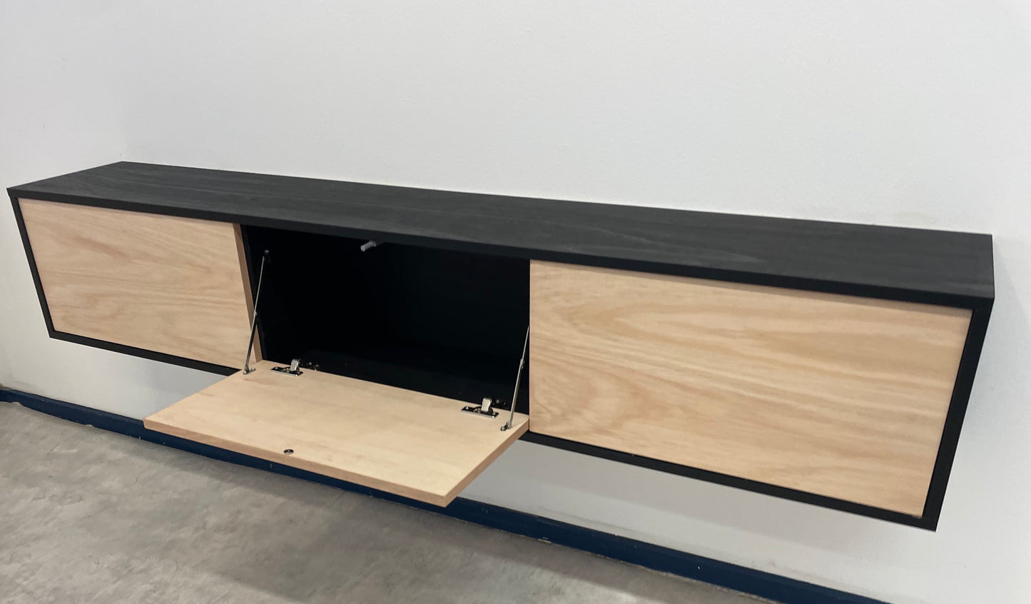 TV Meubel Massief Hout beuken Zwart 3 deuren