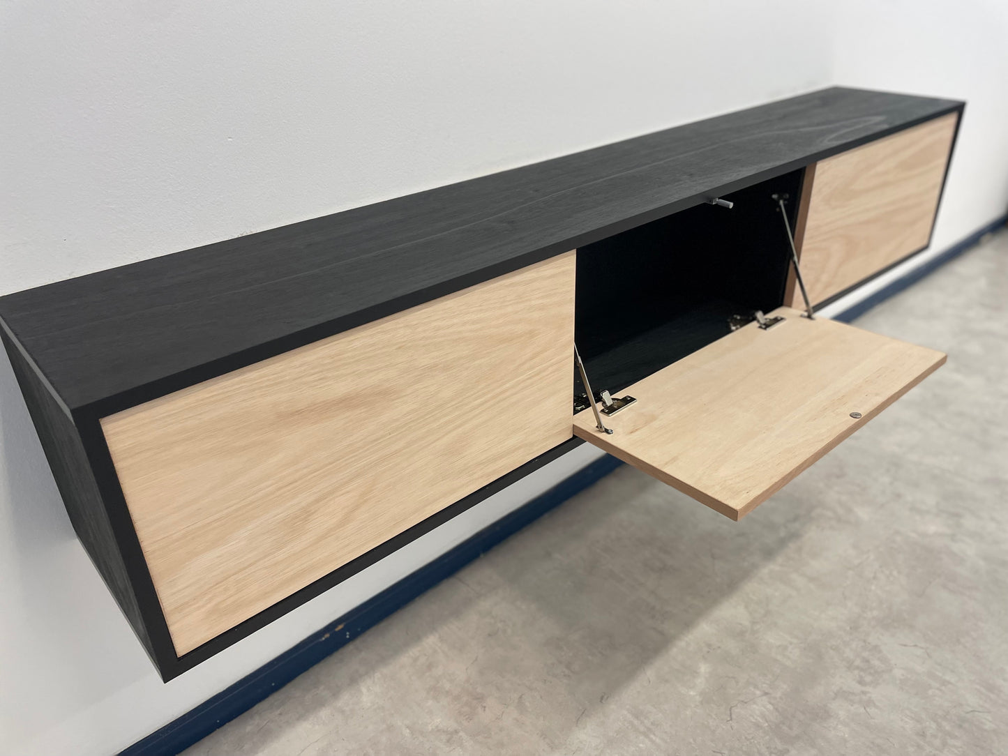 TV Meubel Massief Hout beuken Zwart 3 deuren