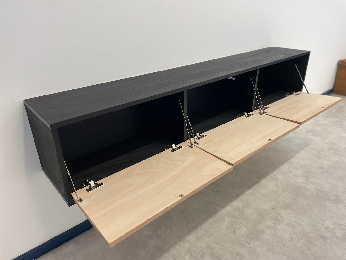 TV Meubel Massief Hout beuken Zwart 3 deuren